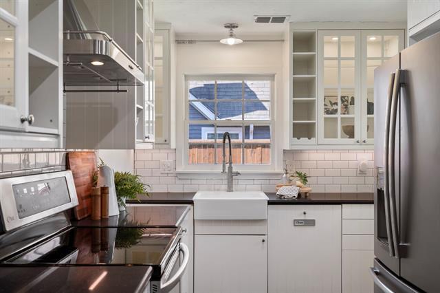 Building Photo - 5833 Victor St