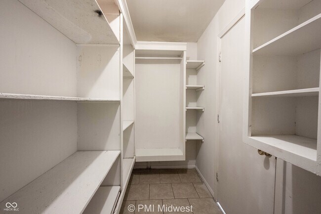 Building Photo - 5925 Sunwood Dr
