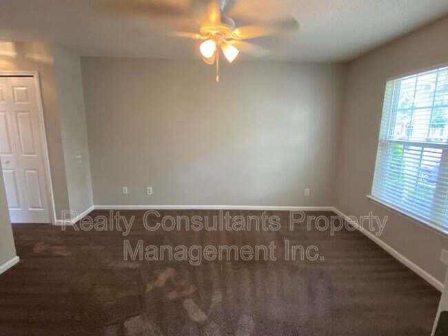 Building Photo - 96 Tannenbaum Cir