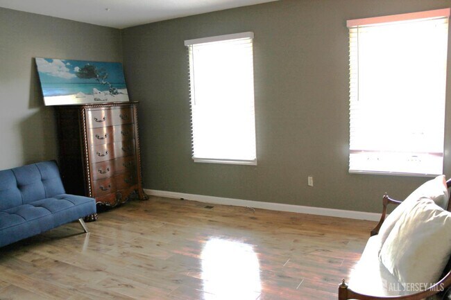 Building Photo - 39 Independence Ct