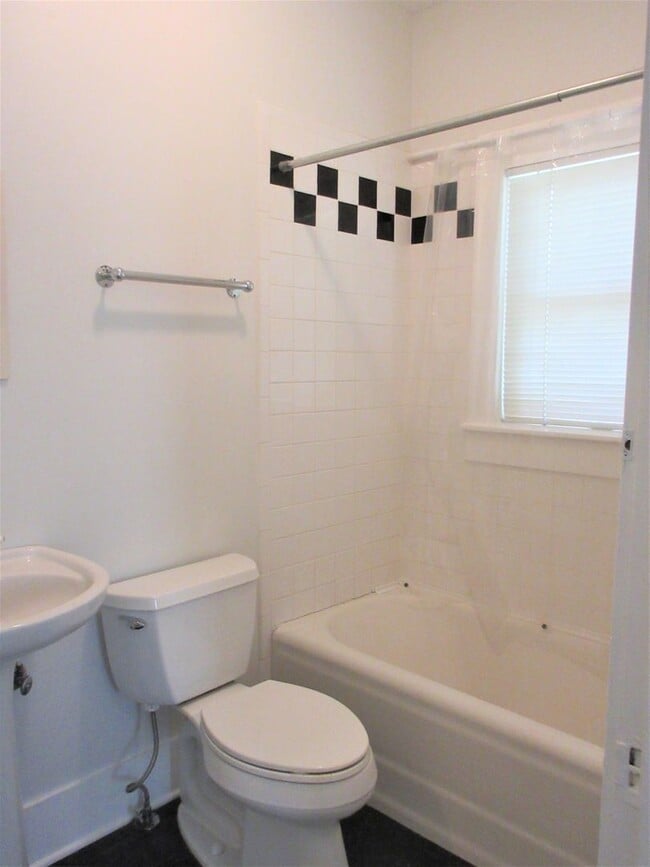 Building Photo - 709 Texas Ave