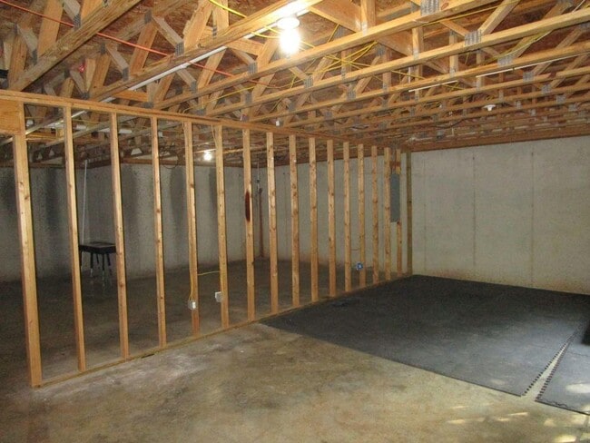 Building Photo - 315 High Ridge Ln
