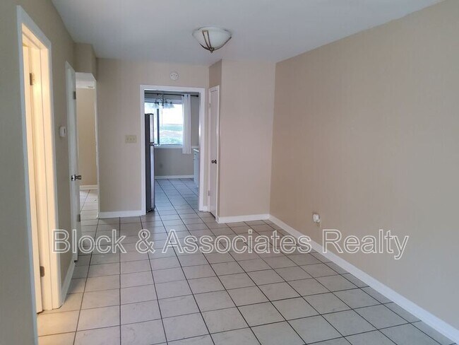 Building Photo - 185 Forest View Dr