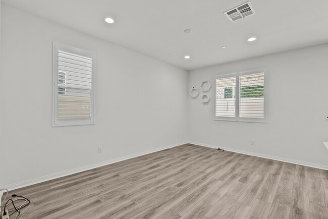 Building Photo - 14610 Isla Vista Dr