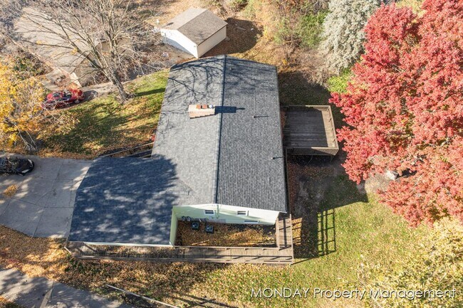 Building Photo - 945-947 Lancashire Ct SE