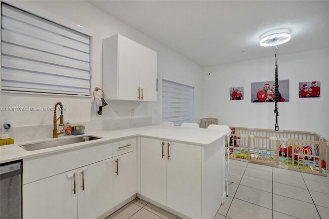 Building Photo - 250 SW 159th Ct