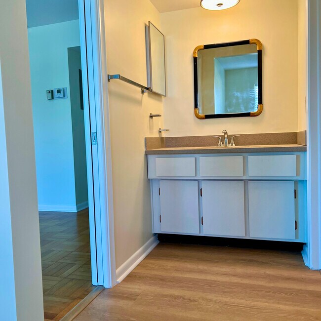 Building Photo - 5580 Tamberlane Cir