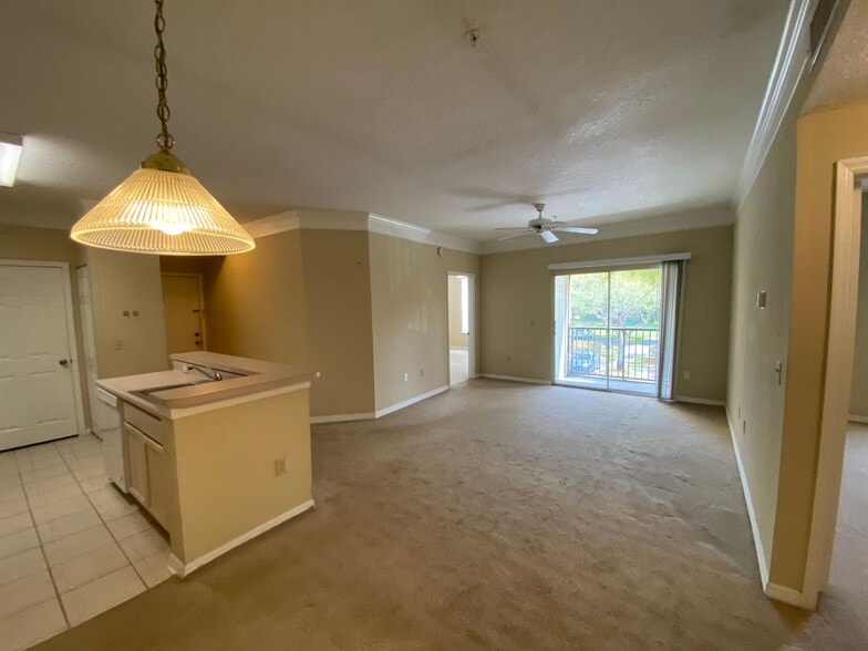 Building Photo - 11490 Villa Grand