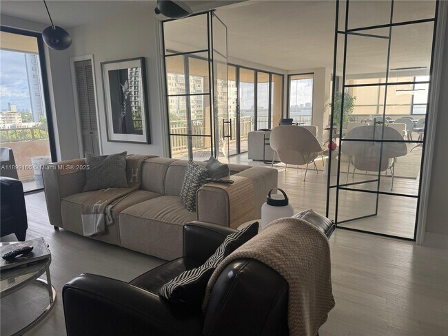 Building Photo - 11113 Biscayne Blvd
