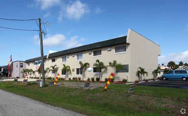 Primary Photo - Hilton House