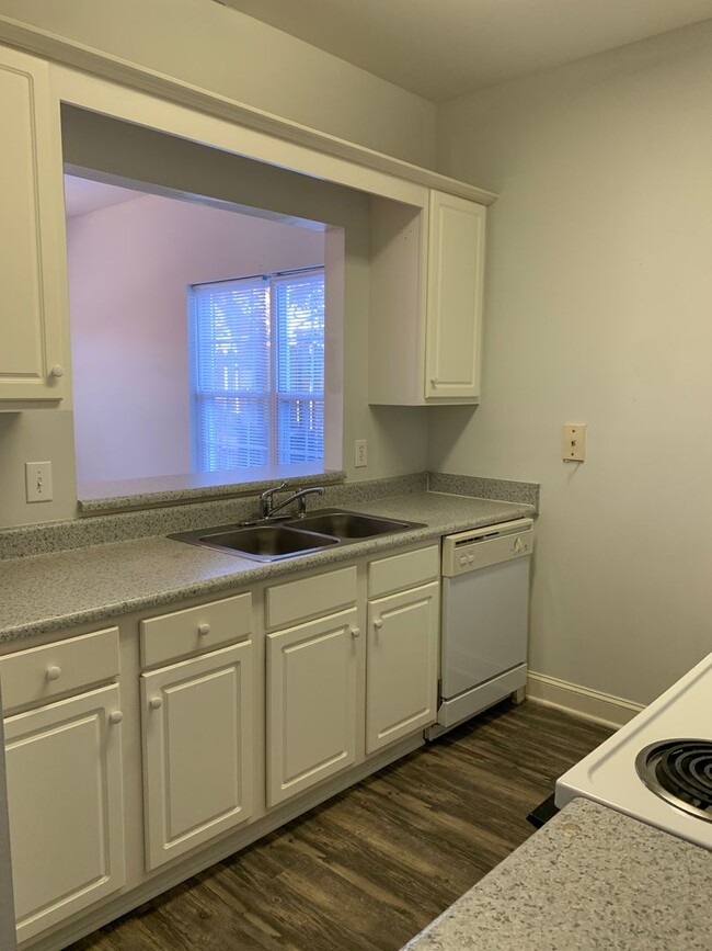 Building Photo - 1 Bedroom 1.5 Bathroom Townhome in Myrtle ...