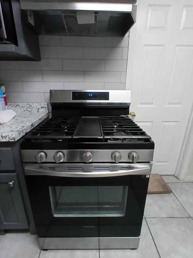 Building Photo - HOLIDAY SPECIAL-One Month FREE with 12 Month Lease!