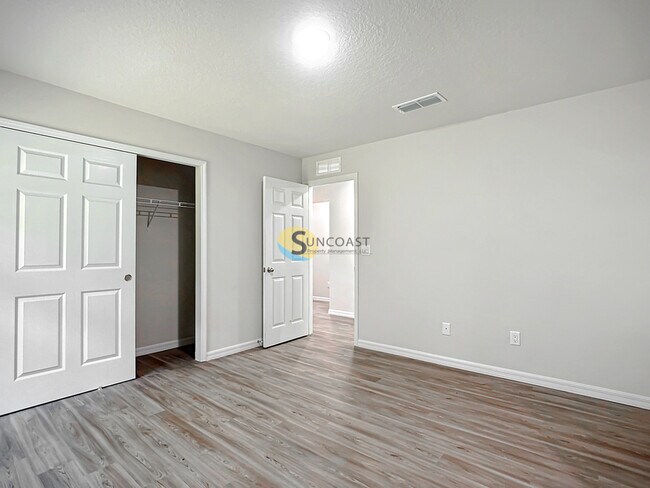 Building Photo - 108 Lynbrook Dr