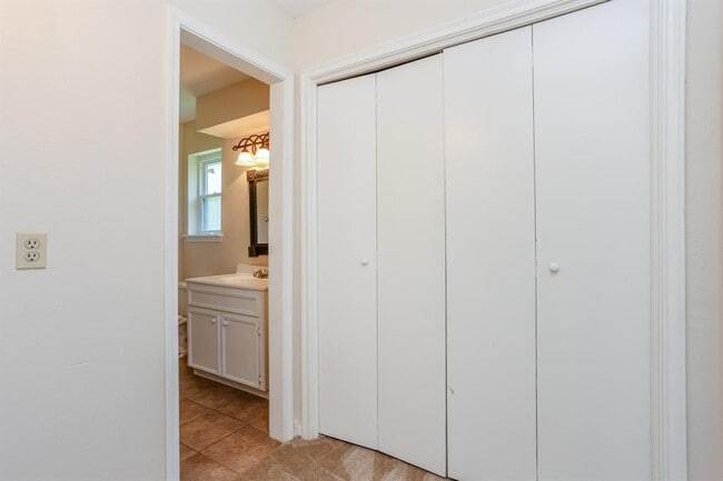 Building Photo - 8215 Wimbledon Ln