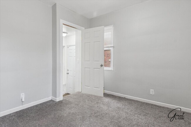 Building Photo - $1300 3 bedroom bungalow