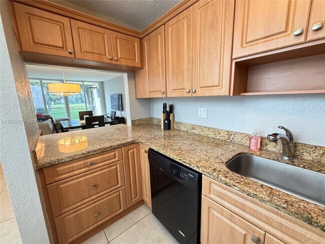 Building Photo - 9491 Evergreen Pl