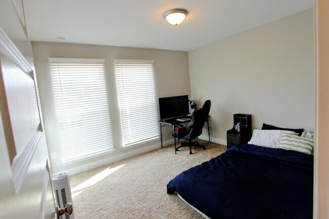 Building Photo - 5438 Lee Farm Blvd