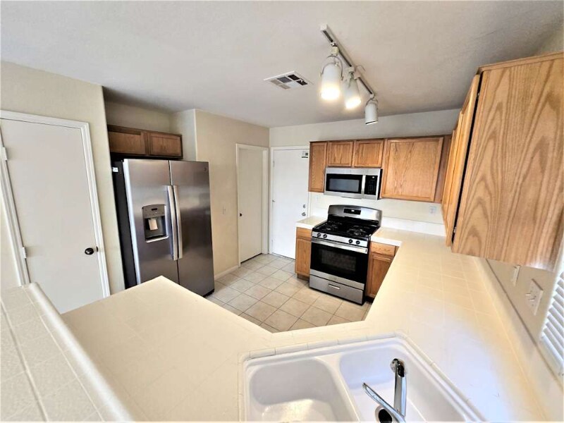 Building Photo - 53241 Clover Blossom Ct