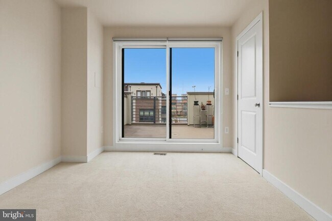 Building Photo - 16199 Columbus Ave