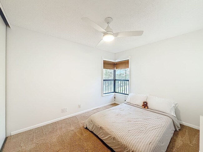 Building Photo - Gorgeous 3 bedroom Corner Unit with Lake view in Coconut Creek