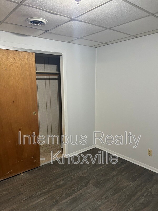 Building Photo - 5801 Ridgewood Rd