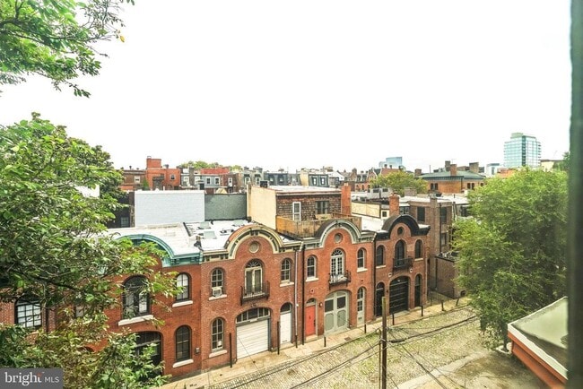 Building Photo - 2116 Walnut St