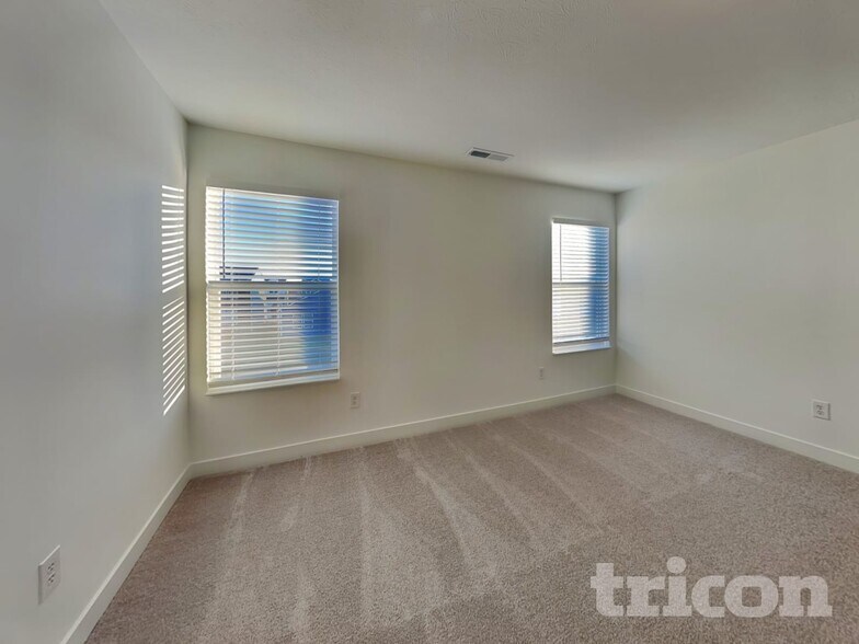 Building Photo - 11831 Moorfield Ln