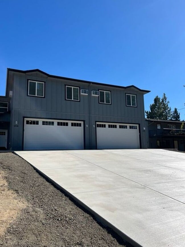 Building Photo - 1306/1308 E Farwell