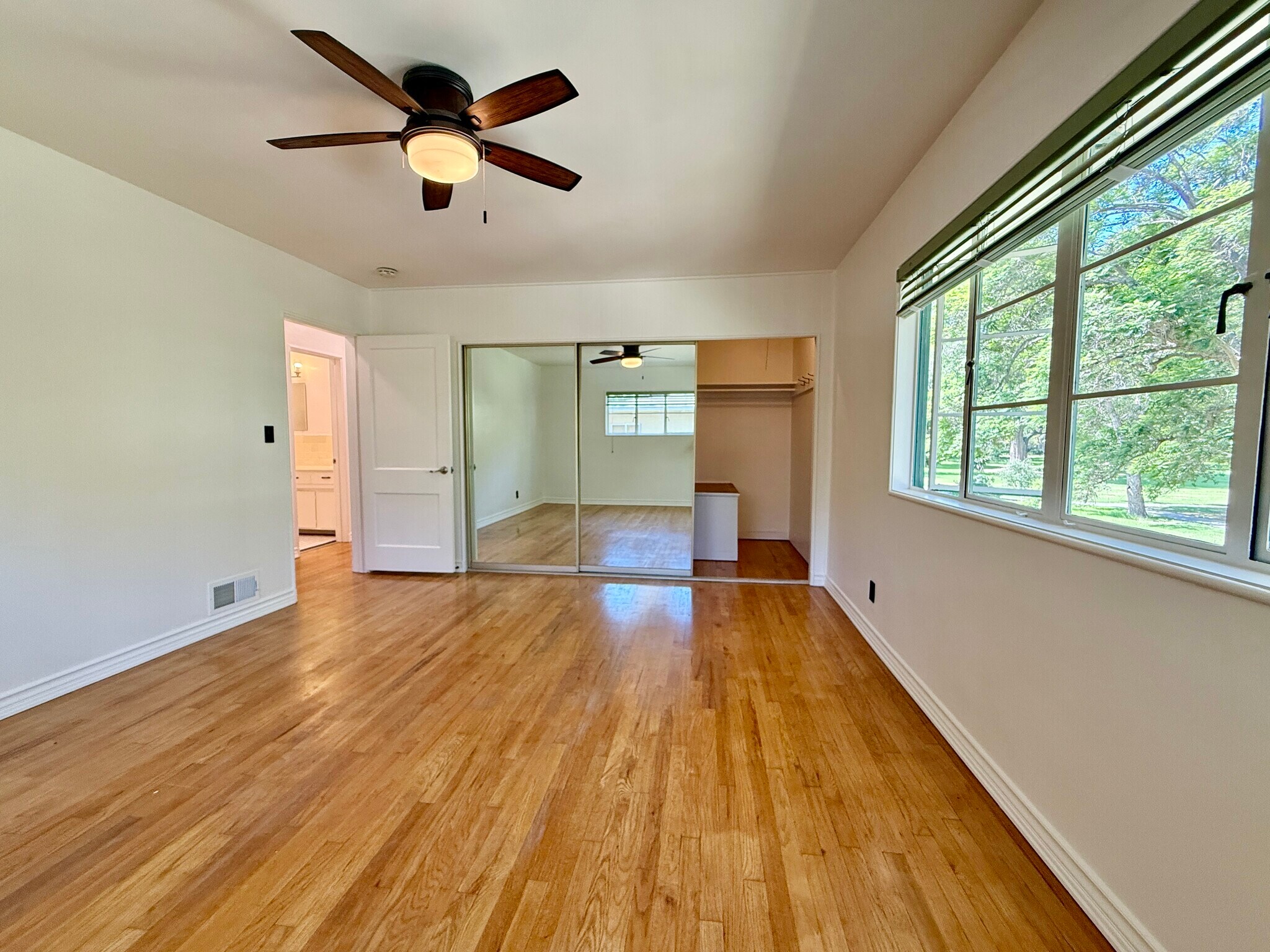 Building Photo - 5431 Village Grn