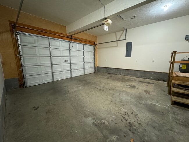 Building Photo - 5357 Midway Dr