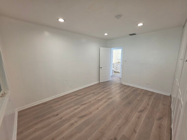 Building Photo - 9805 La Tuna Canyon Rd
