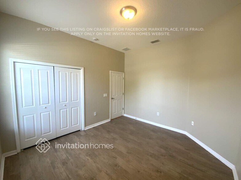 Building Photo - 3224 Bayflower Ave