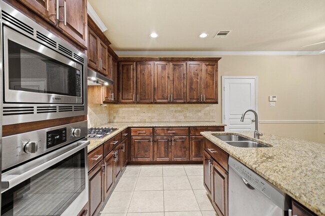 Building Photo - 1121 Beall Landing Ct