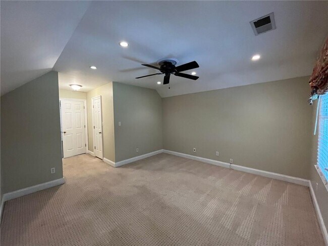 Building Photo - 2237 Chimney Springs Dr