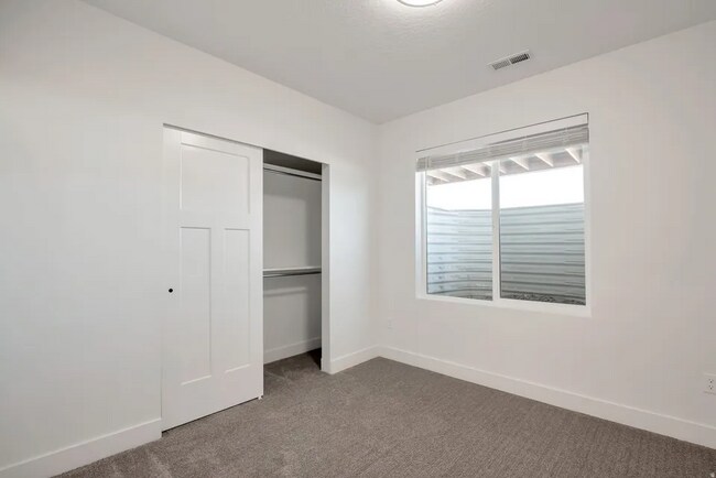 Building Photo - Lehi House