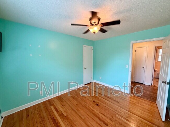 Building Photo - 1727 Sandra Dr