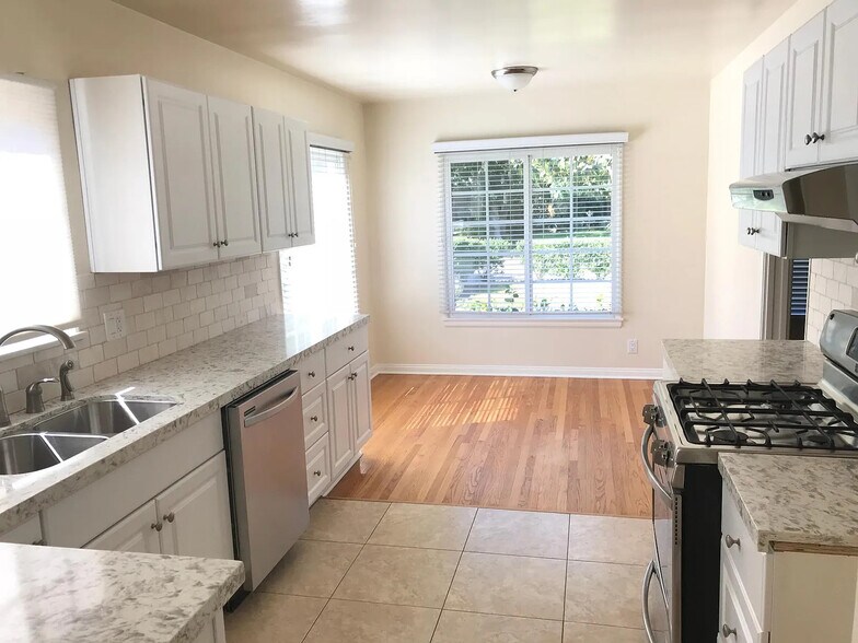 Kitchen - 12230 Hesby St