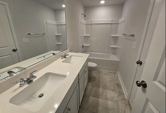 Building Photo - Modern new 3 bedroom 2.5 bath townhouse in...