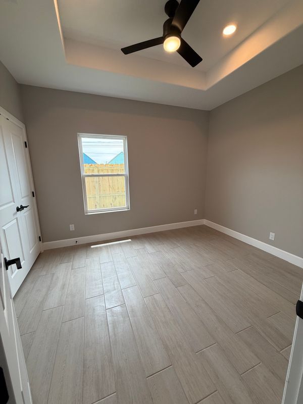 Building Photo - 3211 Villa Rosa Dr