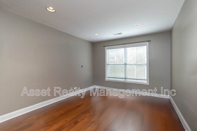 Building Photo - 1416 Madison Oaks Rd
