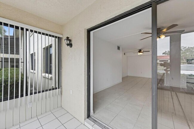 Building Photo - 5735 Gardens Dr