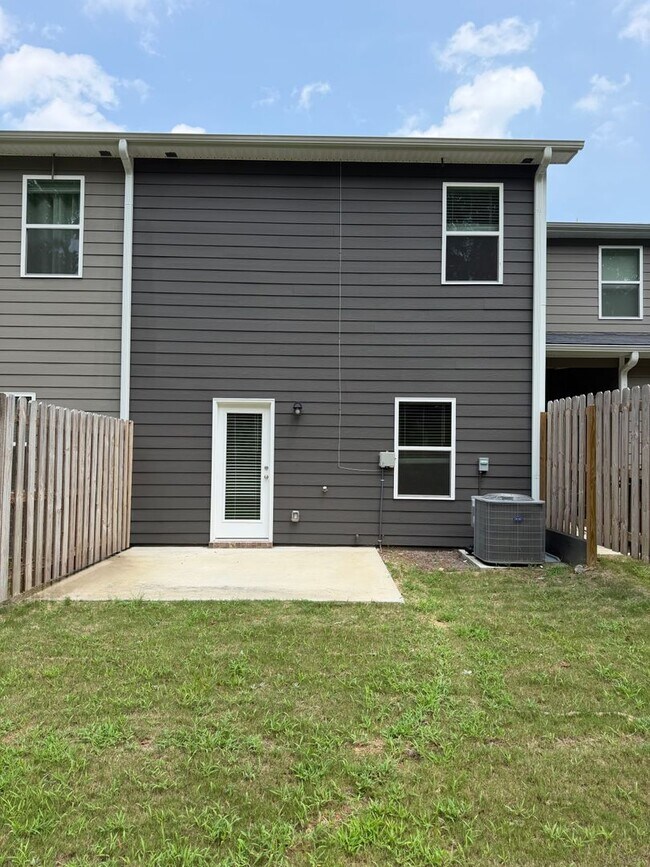 Building Photo - 3276 Hamlet Loop