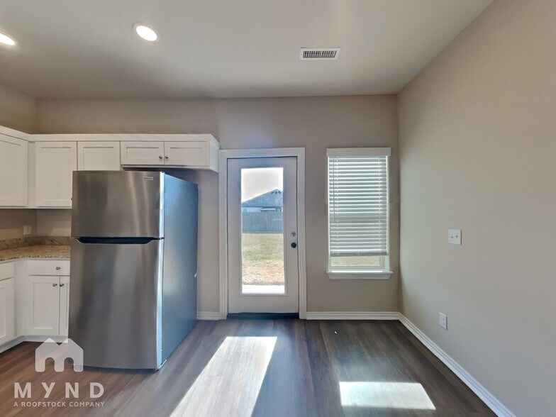 Building Photo - 421 Citation St