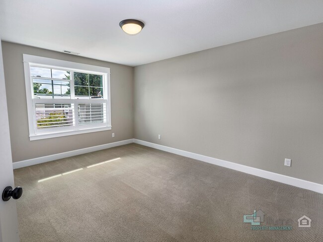Building Photo - 264 D Ave