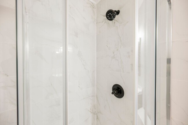 Building Photo - Fully Remodeled 3-Bedroom Townhome