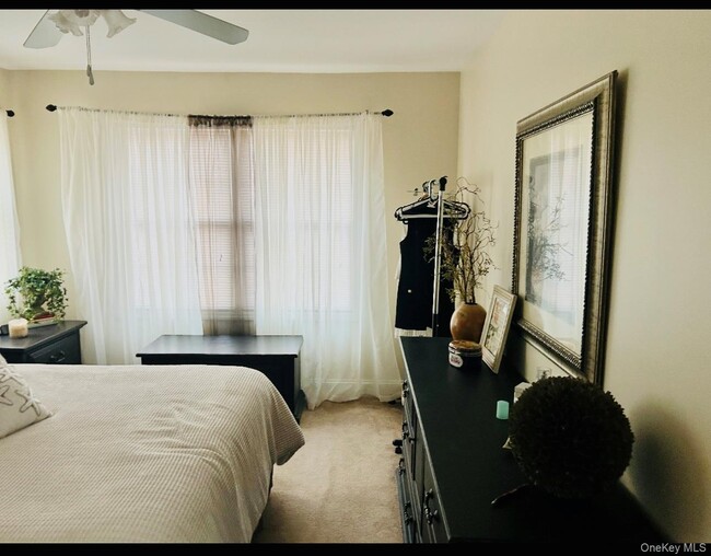 Building Photo - 2 Bridle Path Rd