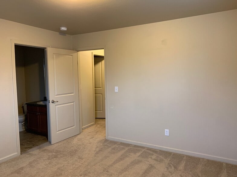 Building Photo - 3025 17th Ave W