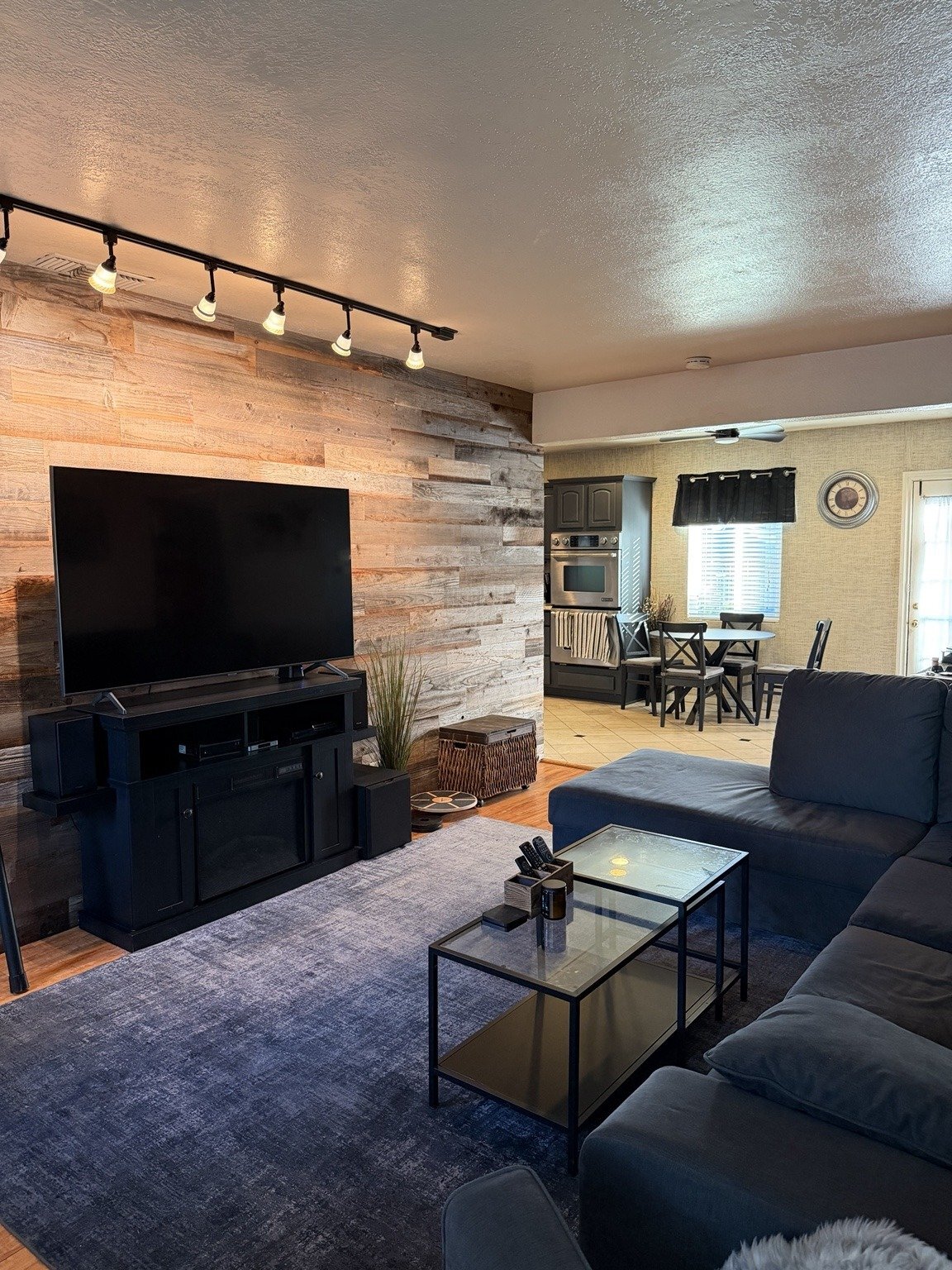 Building Photo - 10838 Floral Dr