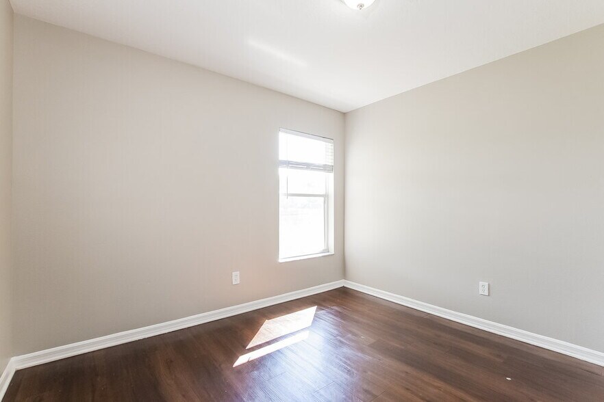 Building Photo - 2736 Eagle Canyon Dr S