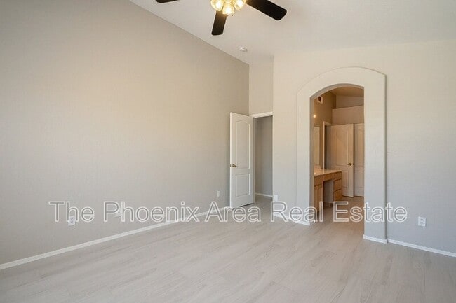 Building Photo - 1070 W Chilton Dr